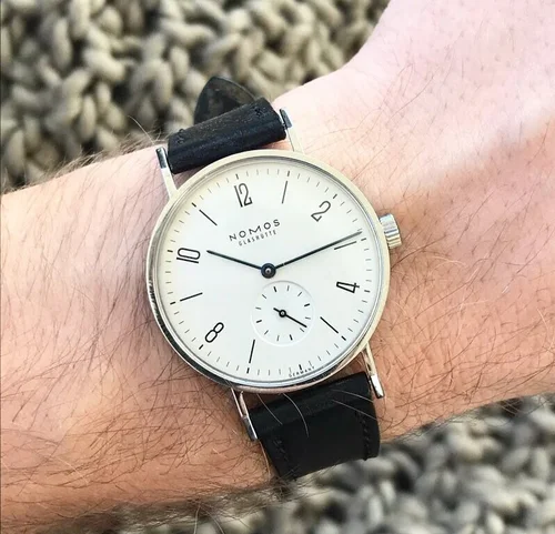 Comparing the Nomos Tangente and Club Campus Rescapement